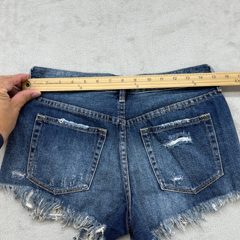 We The Free Denim Shorts Women 26 Blue Distressed Raw Hem Button Fly Boho CutOff - Picture 9 of 10